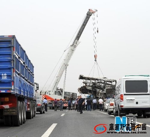长深高速辽宁段发生特大车祸32人遇难21人伤