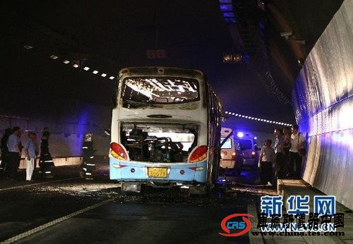无锡一夜班接送车隧道中起火 24人遇难19人伤